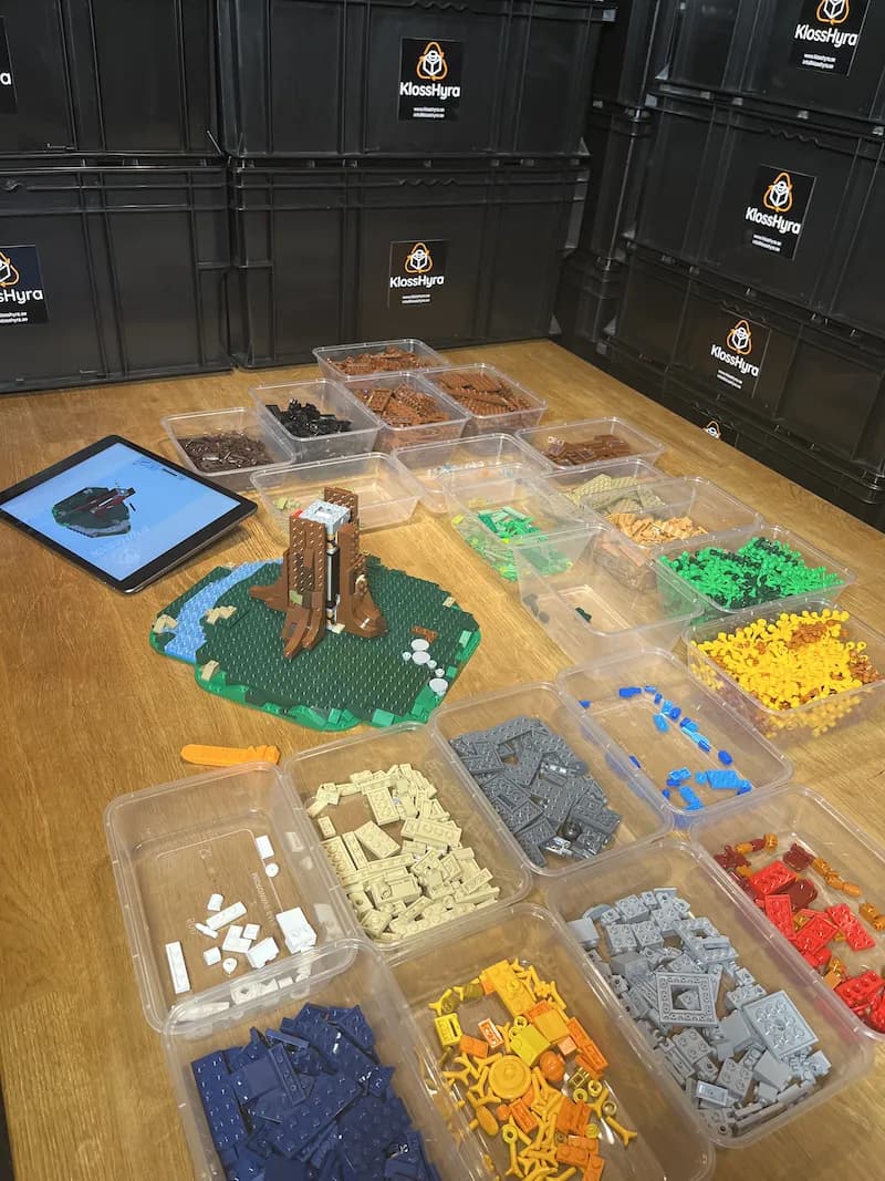 Mjuk pastellbakgrund med LEGOÂź-inspirerade former